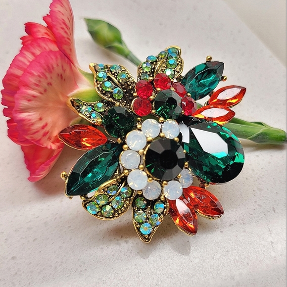Holiday Celebrations Red & Green Crystals Brooch Pin Pendant Necklace NWT - Picture 9 of 9